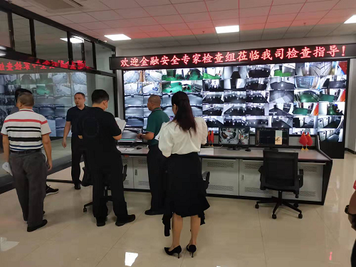 ?？谑秀y行業(yè)金融機(jī)構(gòu)安全評(píng)估小組蒞臨中金鷹押運(yùn)護(hù)衛(wèi)公司檢查指導(dǎo)工作